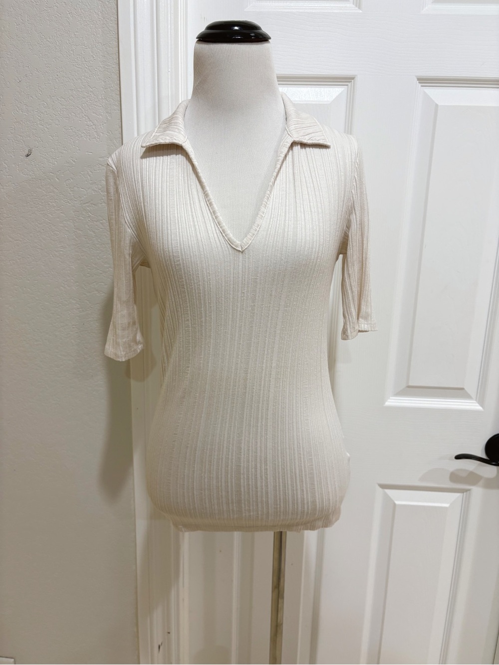 Everlane Women's Cream White The Ribbed Soft Knit Open V-Neck Polo Top Size M